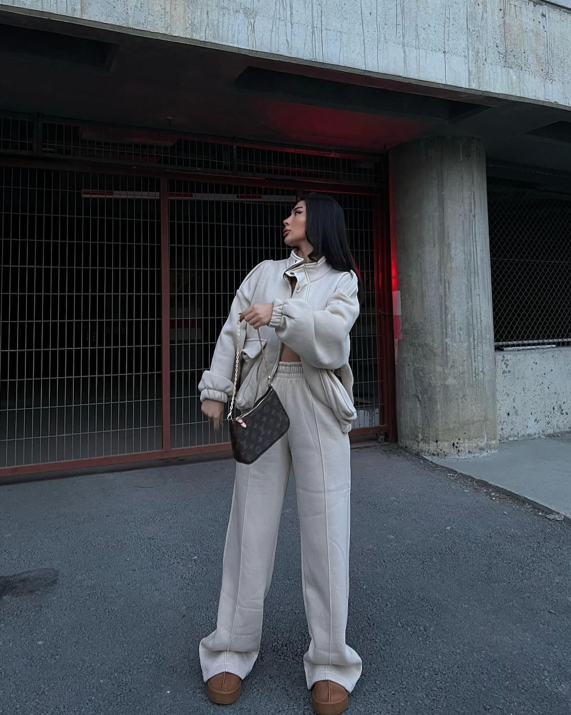 BEIGE TRACKSUIT